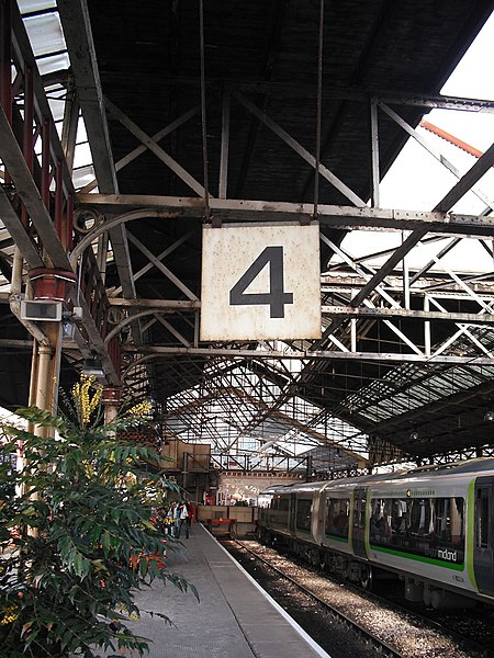 File:Platform 4, Crewe Station.jpg