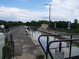 The Guétin Canal aqueduct