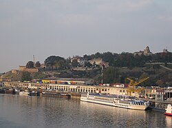 alt=Пристанище Белград с Белградската крепост на заден план, 2009 г.