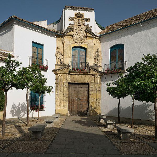 File:Portada del Palacio de Viana, Córdoba.jpg