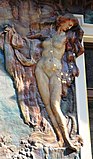 Л. Шалоун. Керамический рельеф на фасаде дома в Праге