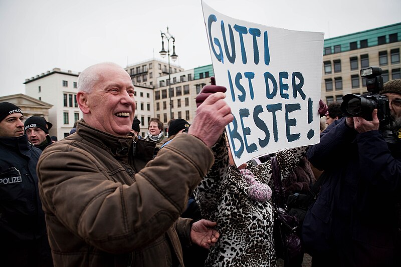 File:Pro Guttenberg Demo 2011-03-05 0253.jpg