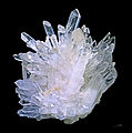 Der Bergkristall ist ein durchsichtiger Quarz-Kristall.