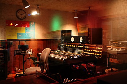 Room eq. Студия RCA records. Студия b1. RCA Studio b. Room EQ Wizard.