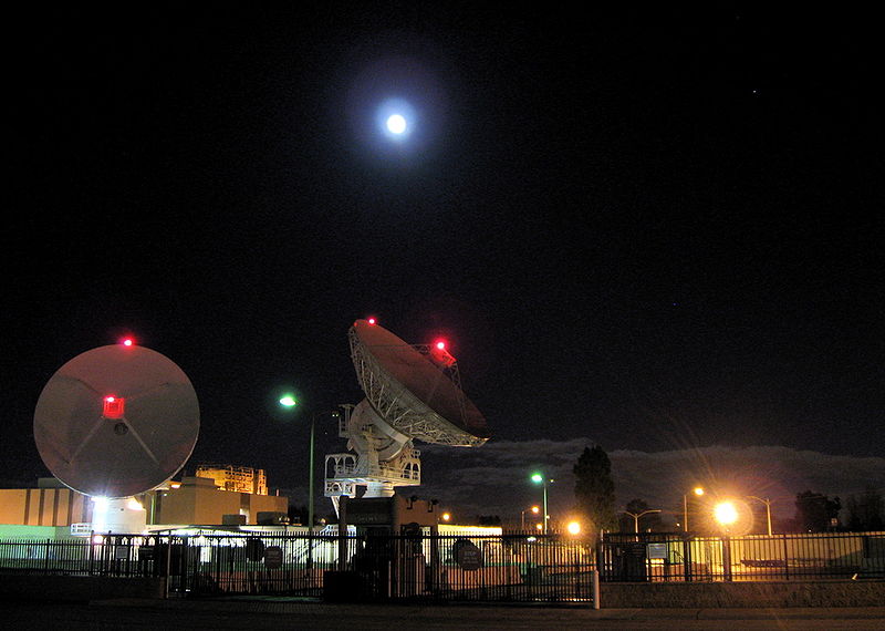 File:Radio Telescopes Front and the Moon.jpg