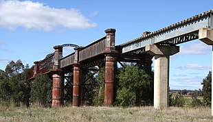 Cowra NSW 1.jpg güney demiryolu köprüsü Lachlan Nehri