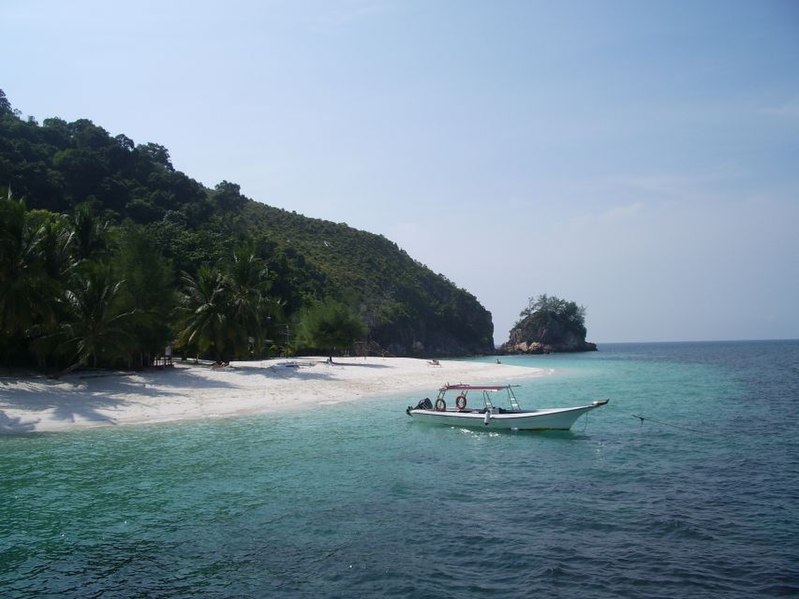 File:Rawa beach.jpg