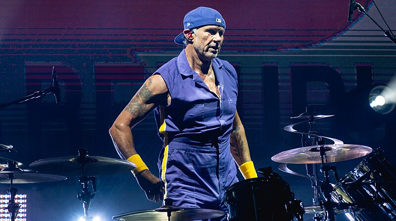 File:Red Hot Chili Peppers at Ohana2019-313 (49679348892).jpg