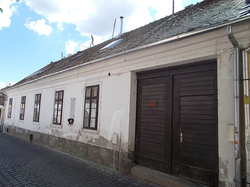 File:Residential building, Listed ID 3827. Ferenc Kucsera memorial plaque on the wall. .- 5, Kucsera St., Szentendre, Pest county, Hungary.JPG