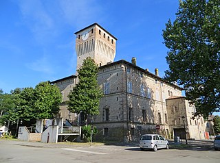 Rocca dei Terzi (Sissa) - facciata e lato ovest 2019-06-23.jpg