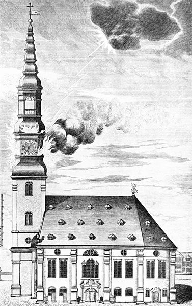 File:Rolffsen Große Michaeliskirche mit einschlagendem Blitz 1750.jpg