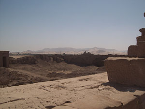 Tag af Hathor-templet ved Dendera (V) .jpg