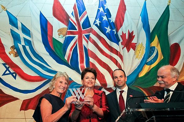 Brazilian President Dilma Rousseff receives Woodrow Wilson Award in New York City, 21 September 2011.