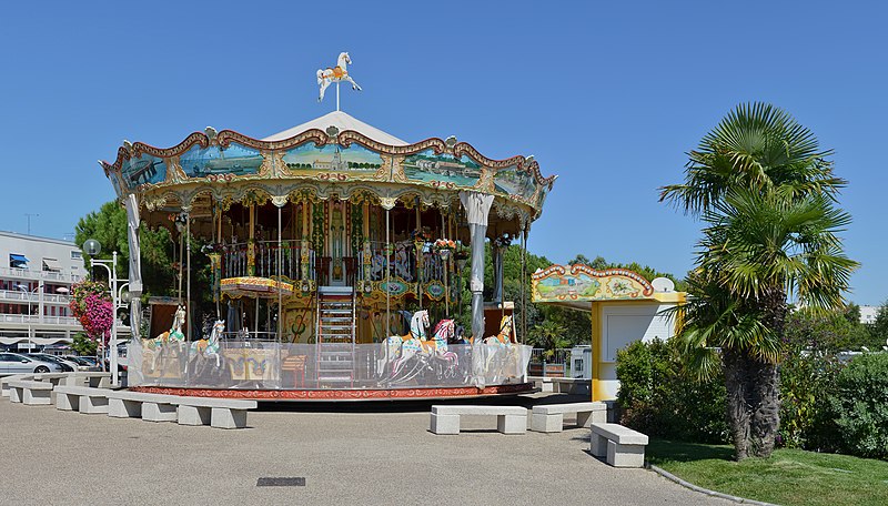 File:Royan 17 Carrousel 2013.jpg