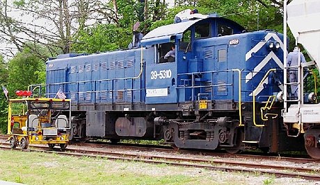 Road switcher locomotive