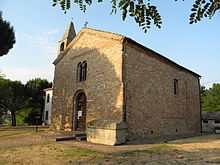 San Basilio, frazione di Ariano nel Polesine: la chiesa di San Basilio, fondata nel IX secolo dai monaci benedettini di Pomposa, sita su una delle dune fossili ancora esistenti nella zona.