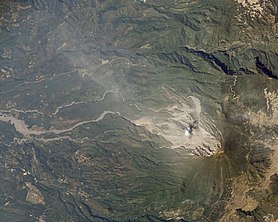 Областа Сантиагуито била уништена од ерупцијата 1902 година. Витлите разнесувале змии по речните долини што може да се види лево на сликата.