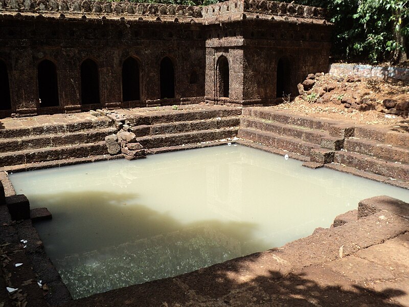 File:Sapteshwar Temple2.JPG