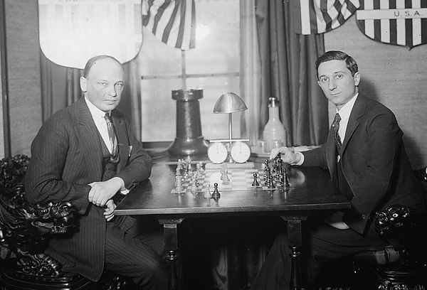 Tartakower (left) with Edward Lasker, c. 1924
