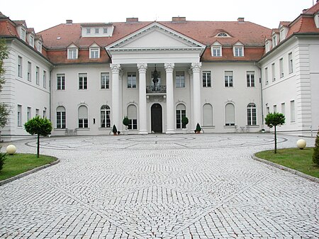 Schloss Bärenklau Heimstraße 11