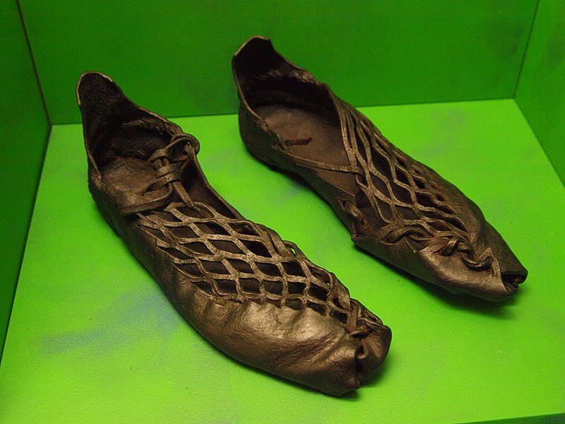 File:Schoes of Damendorf-Man.jpg