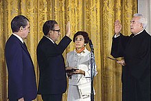 kissinger henry state wikipedia secretary nixon wiki sworn 1973 paula burger warren justice chief mother being september