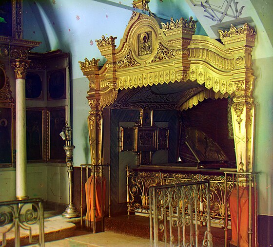 Shrine with the relics of Princess Yevfrosinya of Suzdal.jpg