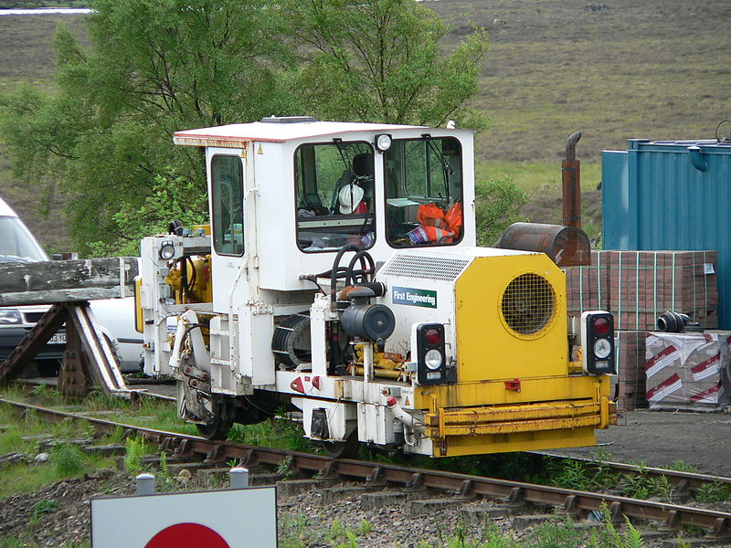 File:Small engineering locomotive at Rannoch station.jpg