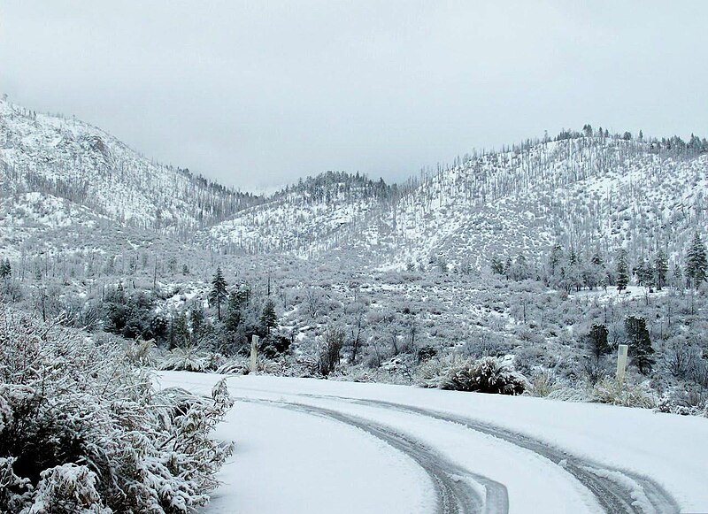 File:Snow on the mountains of Southern California.jpg