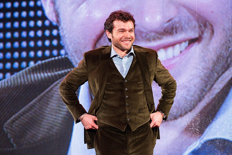 File:Solo A Star Wars Story Japan Premiere Red Carpet Alden Ehrenreich (28945420768).jpg