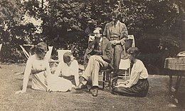 Some of the Bloomsbury members, left to right: Lady Ottoline Morrell, Maria Nys (later Mrs. Aldous Huxley), Lytton Strachey, Duncan Grant, and Vanessa Bell SomeBloomsburymembers.jpg