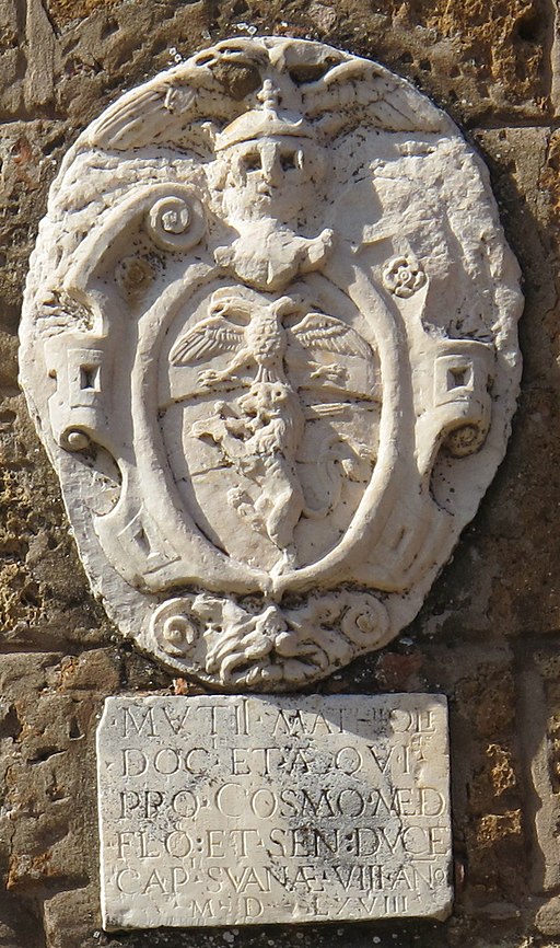 Sovana, Il Palazzo Pretorio, stemma Muzzi