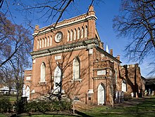 Bakstenen gevel van de St. Mary's Seminary Chapel