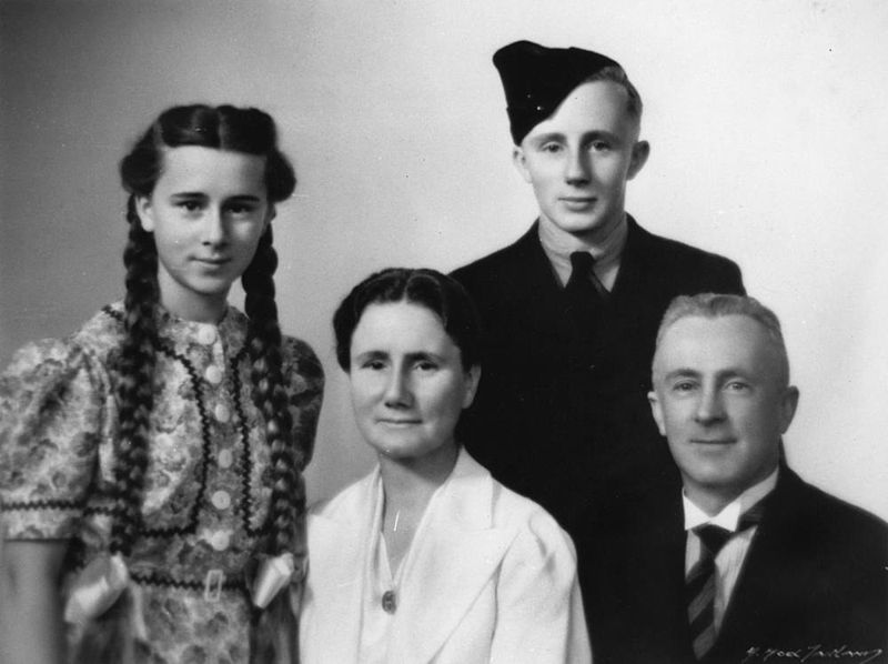 File:StateLibQld 1 130103 Sandercock Family.jpg