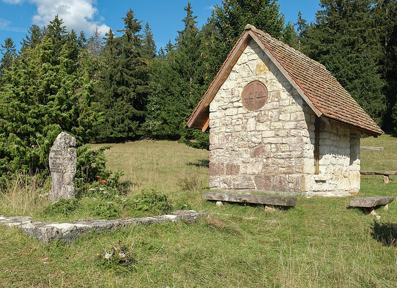 File:Steinebergkapelle Klippeneck-7235.jpg