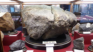 Ein Meteorit ist ein Festkörp