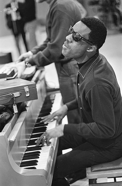 Wonder rehearsing for a performance on Dutch television in 1967