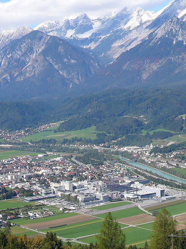 Zuigeling Motiveren Fantastisch Bestand:Swarovski Crystal headquarter in Wattens Austria.jpg - Wikipedia