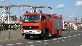 Ancien camion de pompiers 16/25 des pompiers professionnels
