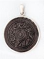 Medallón d'Acebache de Oles, motivos celtes, Acebache y plata.