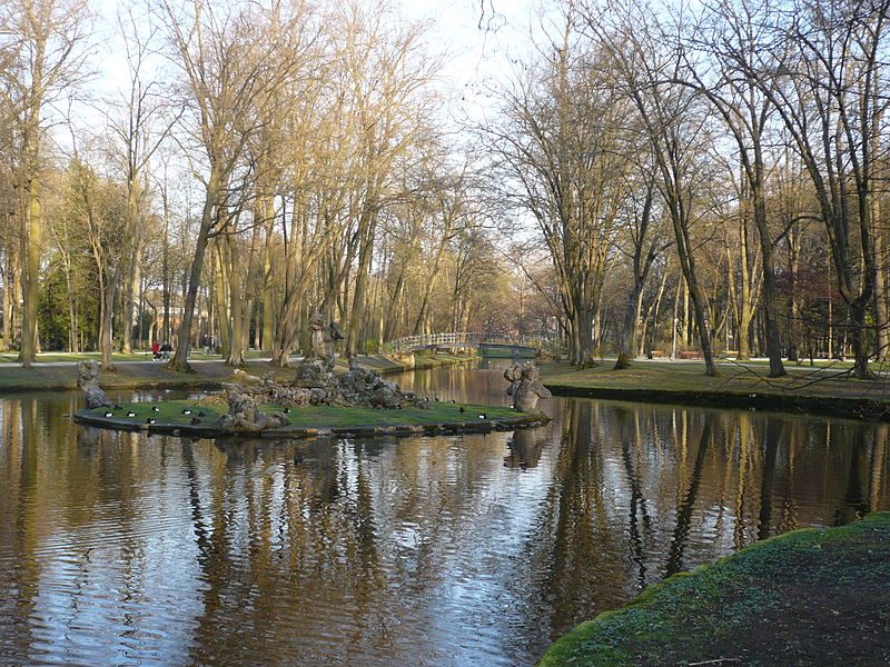 File:Tappert im Hofgarten Bayreuth.JPG