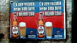 A Raffo reklámplakátja tarantói nyelvjárásban írt szöveggel