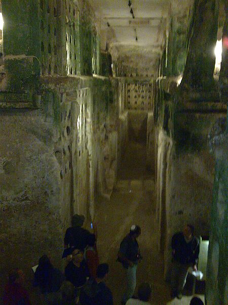 File:Tel Maresha - Subterranean Columbarium.jpg