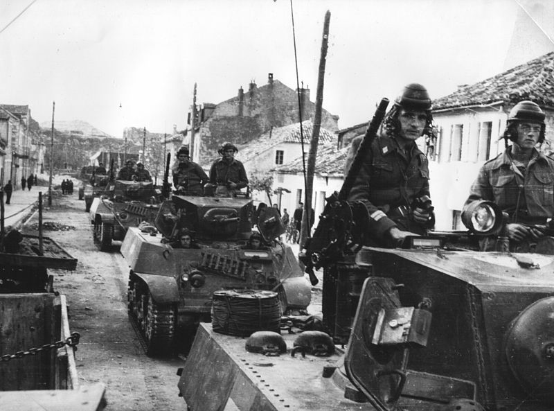 File:Tenkovi drugog udarnog korpusa NOVJ u oslobođenom Nikšiću 1944.jpg