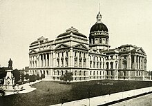 The statehouse as it appeared in 1908. The Americana; a universal reference library, comprising the arts and sciences, literature, history, biography, geography, commerce, etc., of the world (1908) (14765433345) (cropped).jpg