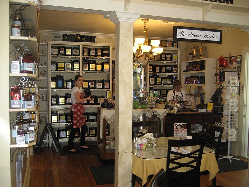 File:The Queens Parlor - English Tea Room, Covington, Louisiana.jpg