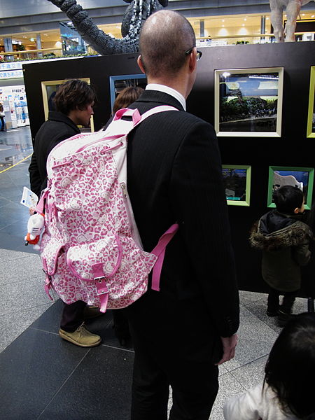 File:The pink Kitty backpack guy. (6779295159).jpg