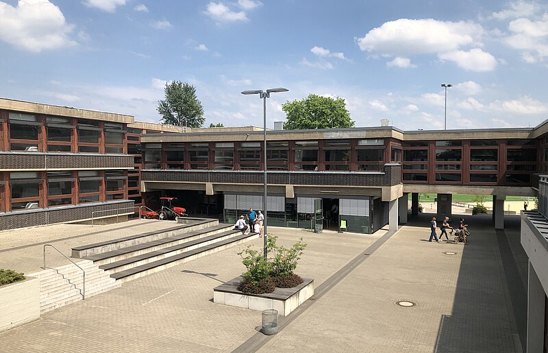 File:Theodor-Fliedner-Gymnasium, Kalkumer Schlossallee 28, Düsseldorf-Kaiserswerth (04).jpg