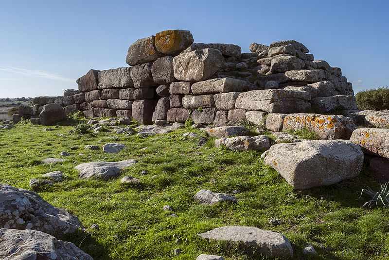 File:Tomba dei Giganti Sa Domu 'e S'Orku.jpg