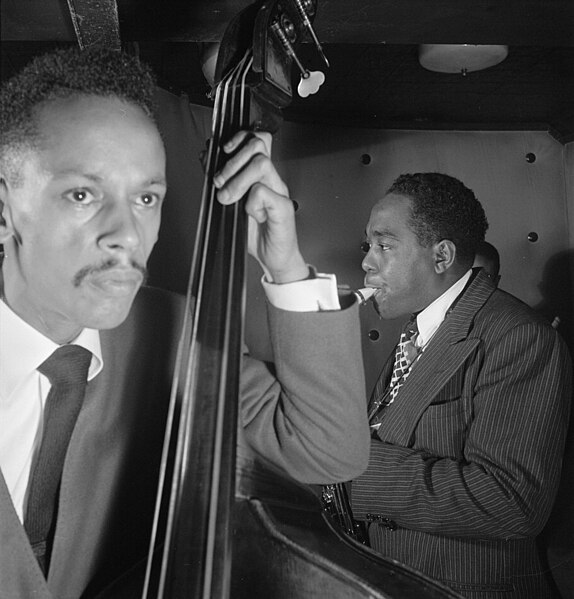 File:Tommy Potter, Charlie Parker and max Raoch, Three Deuces, NYC, ca. August 1947. (Gottlieb) (cropped).jpg